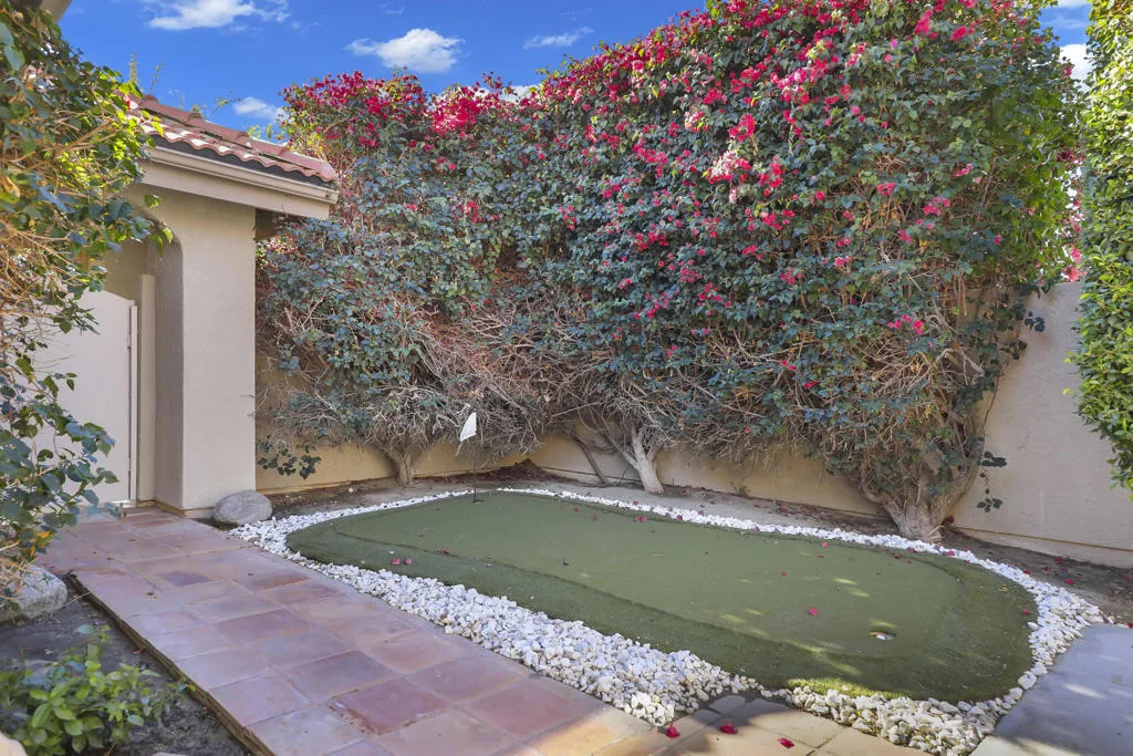 21 Ensenada Lane, Palm Desert, California 92260 home-pic-4